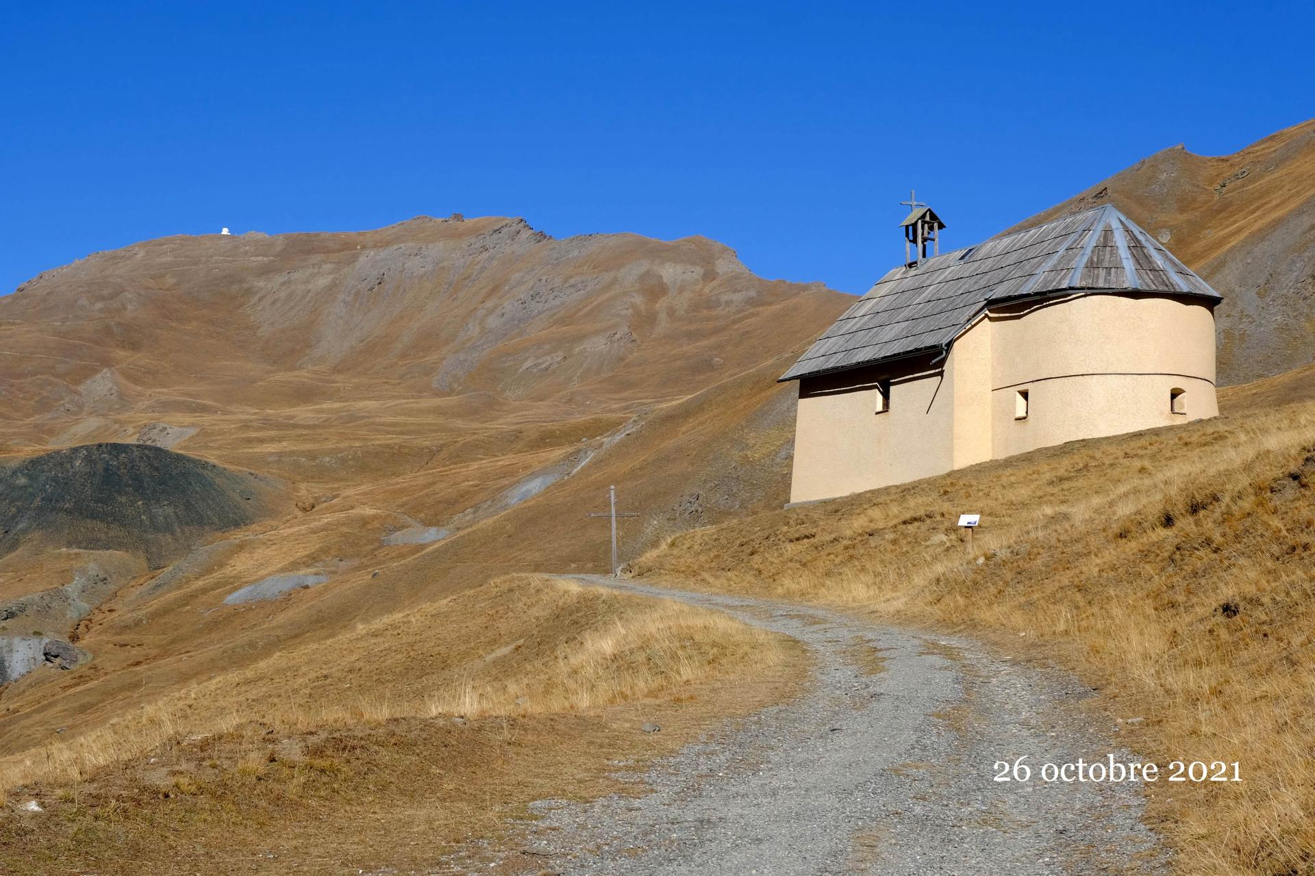 La chapelle de Clausis à l'automne