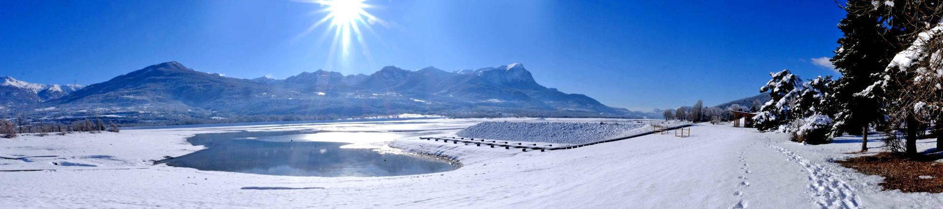 Le massif du Morgon vu du club nautique d'Embrun