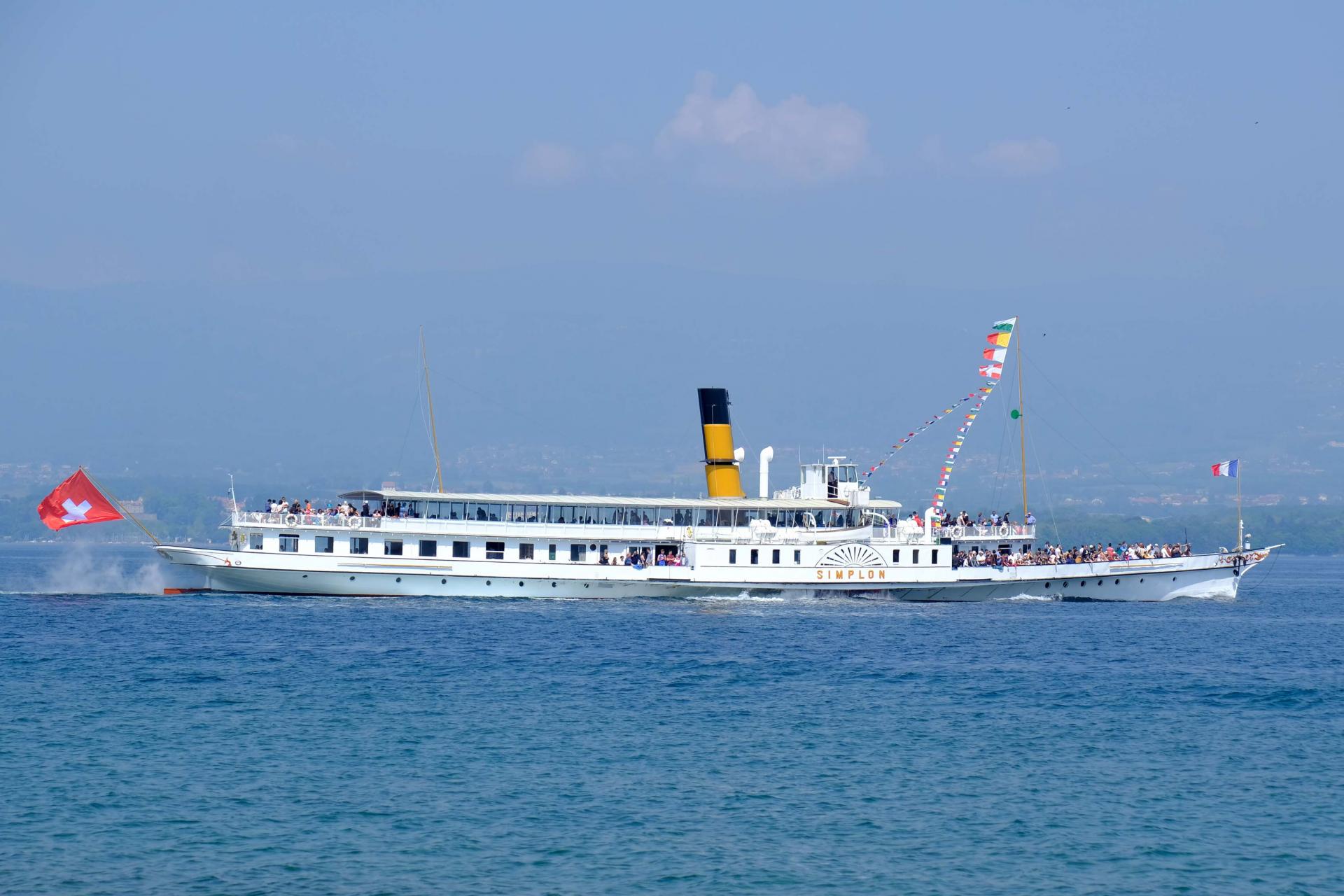 bateau typique du lac