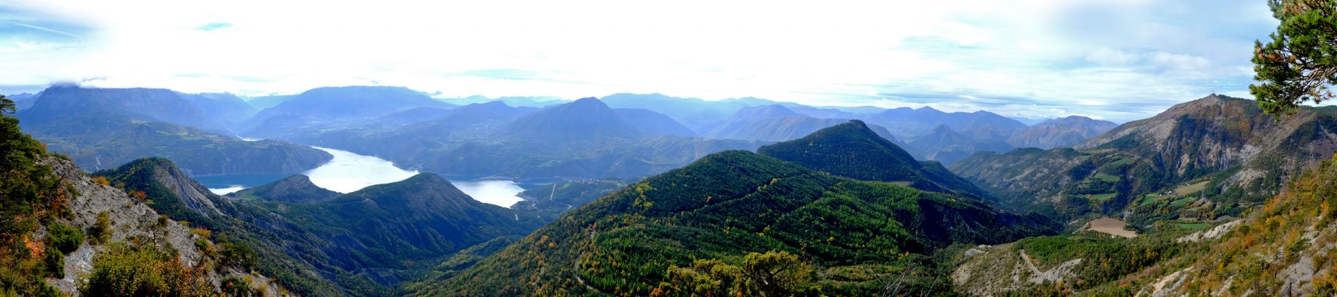 panorama sur Serre-Ponçon et l''Ubaye.