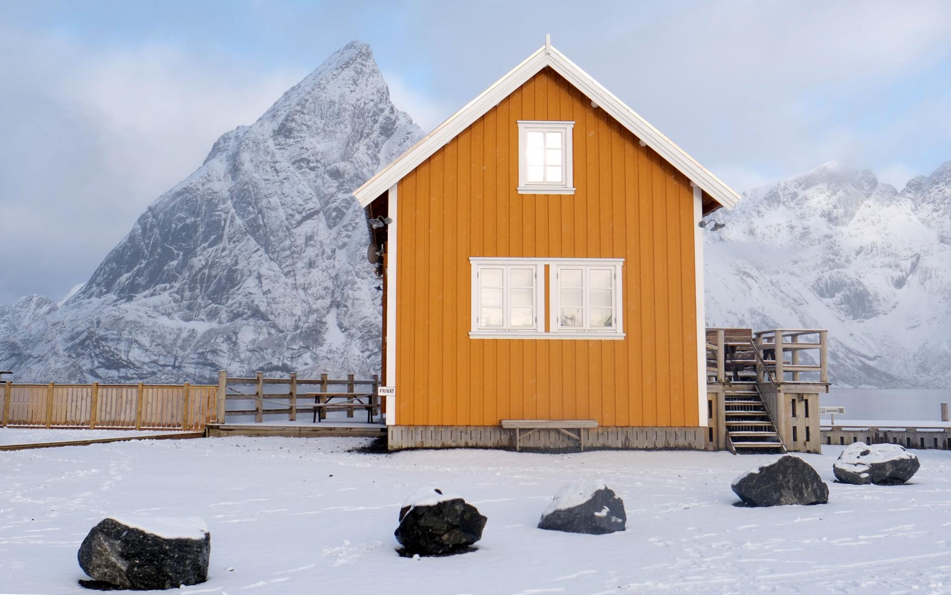 La mythique petite maison jaune de Sakrisoy