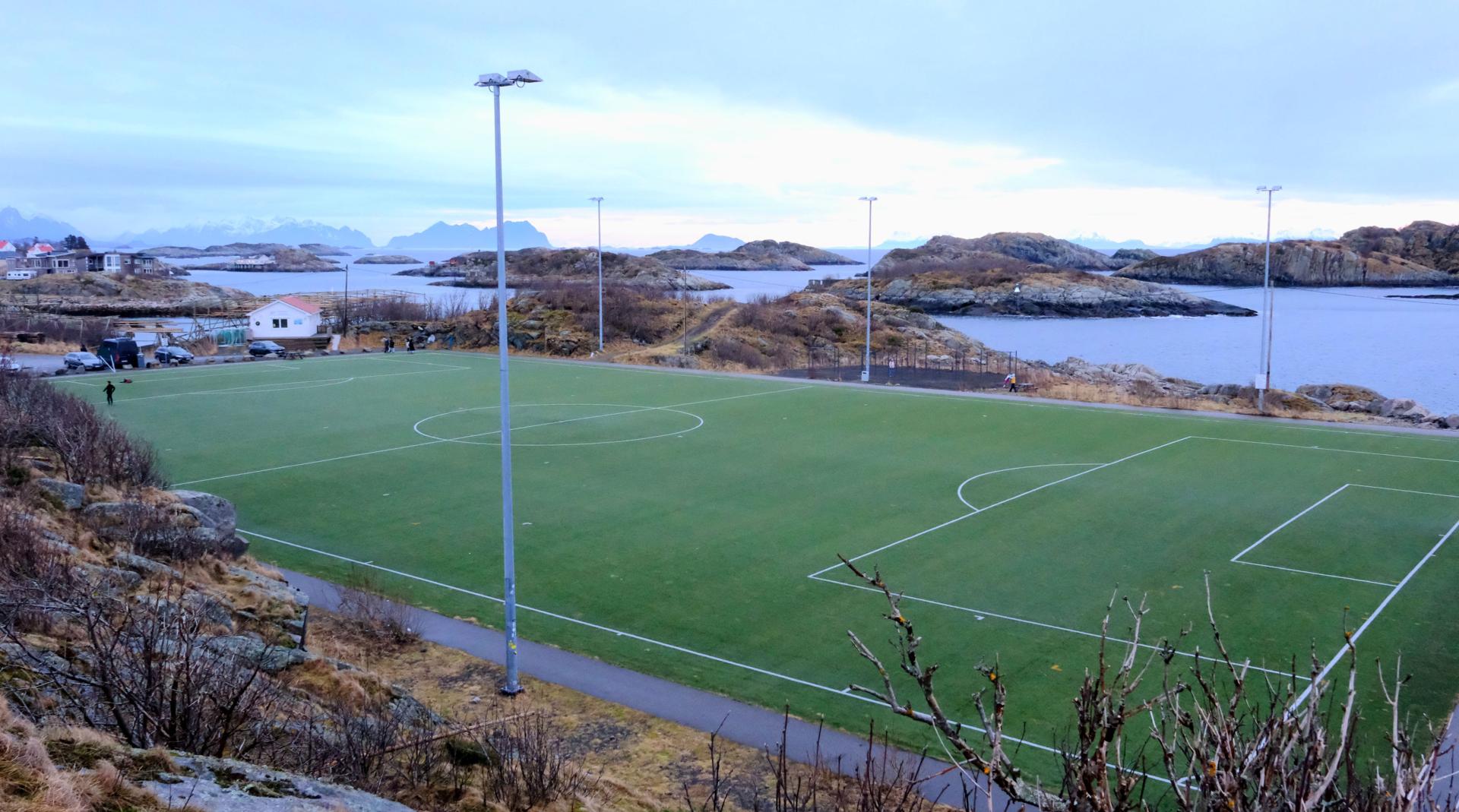 Henningsvær et son fameux stade de foot