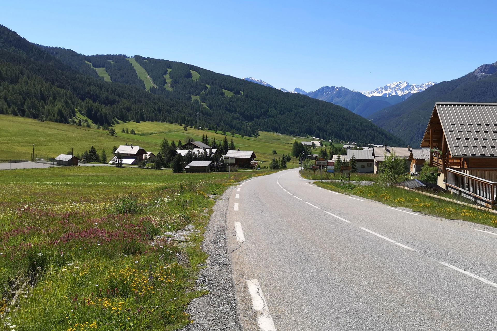 Arvieux au pied du col