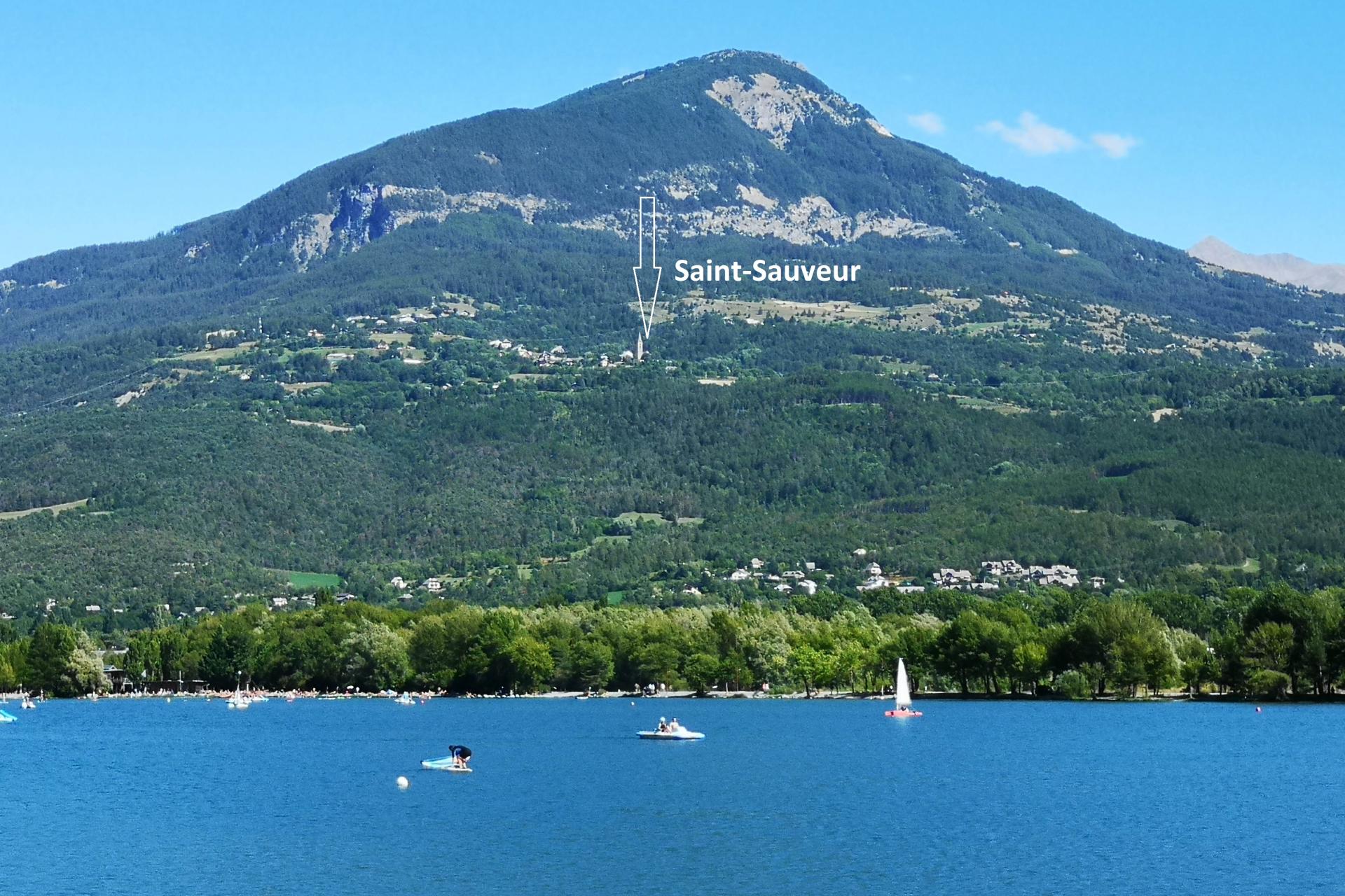 d'où la vue grandiose sur Embrun et la vallée