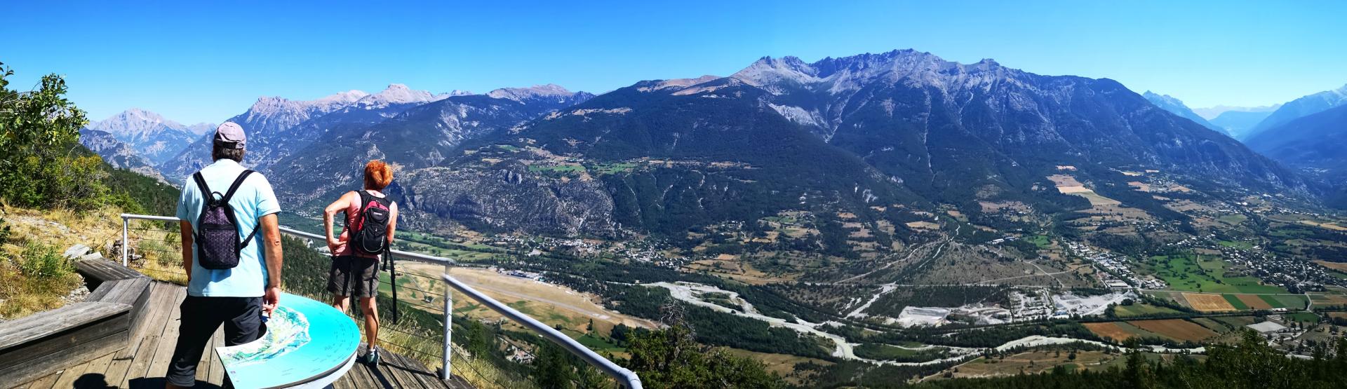 Table d orientation sur le serre bouchard en face saint crepin et le balcon du villard